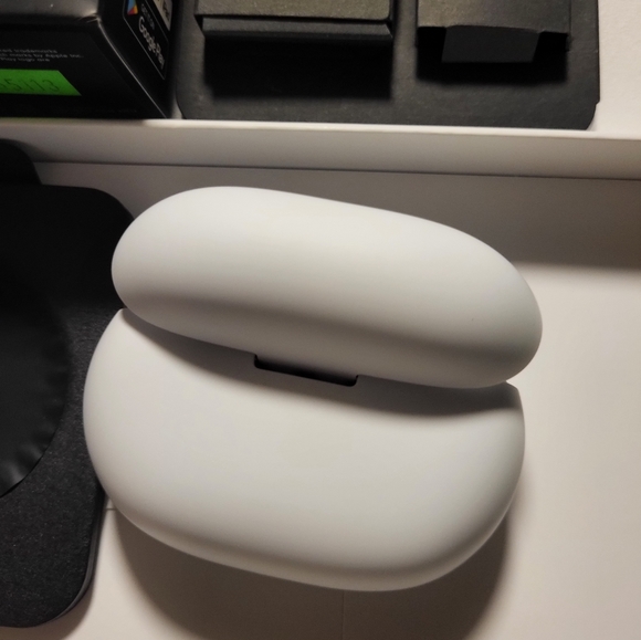 Beats Studio Buds – True Wireless Noise Cancelling Earphones – White - Picture 3 of 6